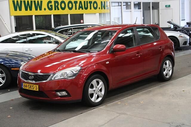 Rood Gebruikt 2010 Kia Ceed Hatchback | € 2.444 (Goede deal) - Afbeelding 1/4