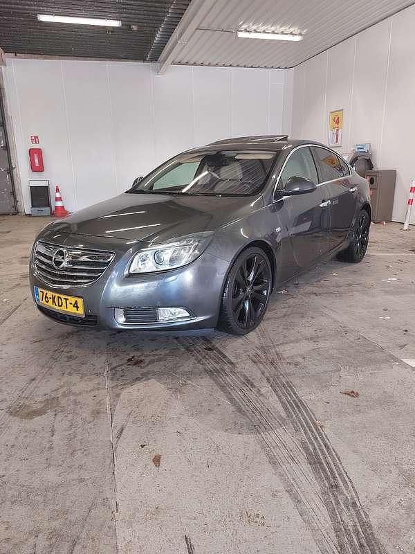 Grijs Occasion 2009 Opel Insignia Cosmo Sedan | € 4.250 (Eerlijke prijs) - Afbeelding 1/4