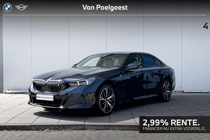 Zwart, metallic lak Gebruikt 2025 BMW i5 M Sport Sedan | € 71.900 (Super prijs) - Afbeelding 1/4