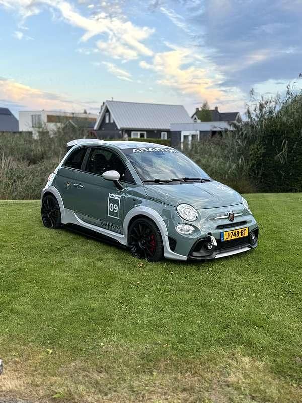 Groen Gebruikt 2020 Abarth 695 70th Anniversary Hatchback | € 29.500 - Afbeelding 1/4