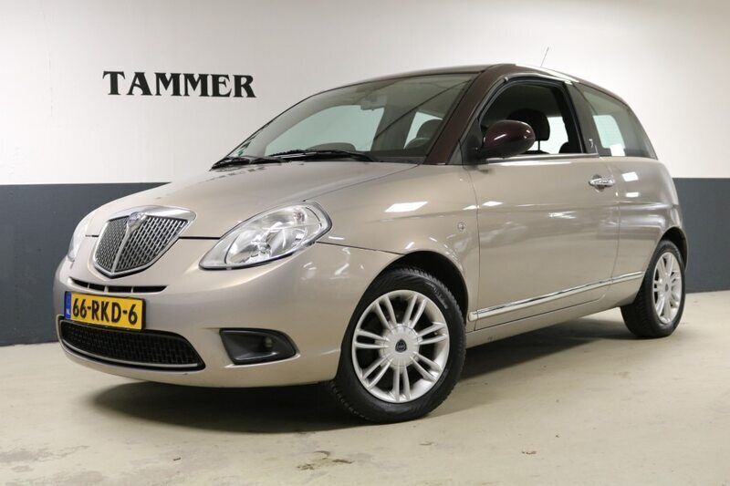 Beige, metallic lak Gebruikt 2011 Lancia Ypsilon Hatchback | € 4.950 - Afbeelding 1/4