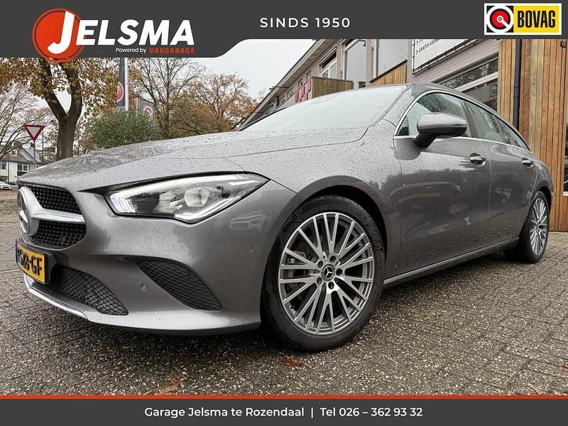 Grijs Gebruikt 2022 Mercedes CLA180 Luxury Sedan | € 22.500 (Eerlijke prijs) - Afbeelding 1/4