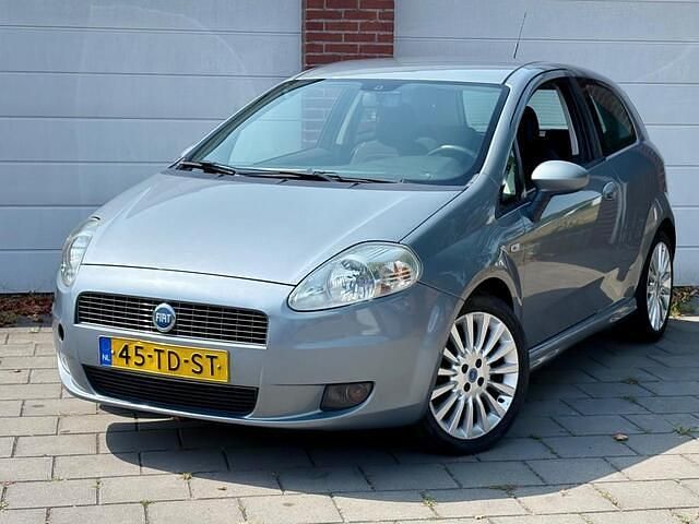 Grijs Gebruikt 2006 Fiat Grande Punto Sport Hatchback | € 1.499 (Eerlijke prijs) - Afbeelding 1/4