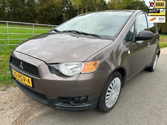 Bruin Gebruikt 2011 Mitsubishi Colt Edition Hatchback | € 5.750 (Iets duurder) - Afbeelding 1/4