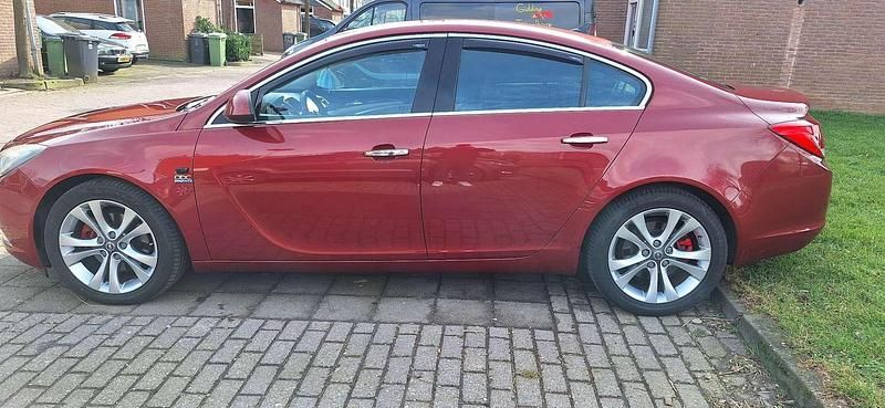 Occasion Opel Insignia Cosmo 220 PK (161 kW) 2009 Rood Sedan