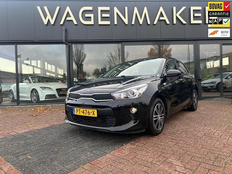 Zwart Gebruikt 2017 Kia Rio Hatchback | € 10.950 (Goede deal) - Afbeelding 1/4