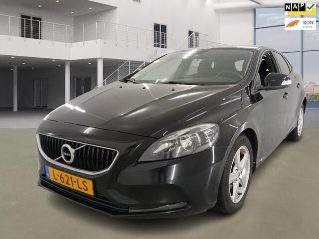 Zwart Gebruikt 2017 Volvo V40 Momentum Stationwagen | € 7.950 (Eerlijke prijs) - Afbeelding 1/4