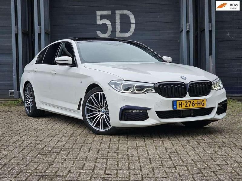 Wit Occasion 2019 BMW 520 Executive Sedan | € 26.950 (Eerlijke prijs) - Afbeelding 1/4