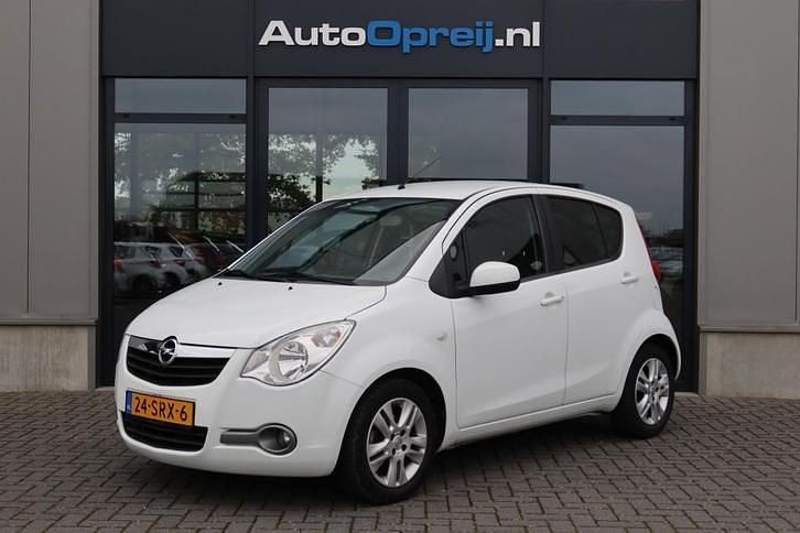 Wit Occasion 2011 Opel Agila Edition Hatchback | € 5.995 (Duur) - Afbeelding 1/4