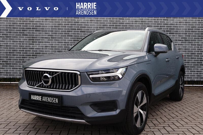 Grijs Gebruikt 2022 Volvo XC40 Inscription SUV | € 37.194 (Eerlijke prijs) - Afbeelding 1/4