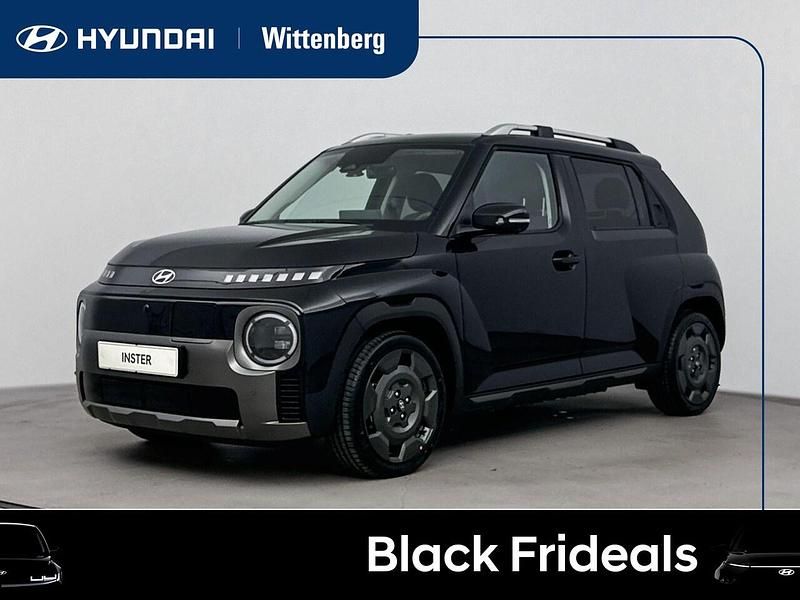 Zwart Nieuw 2025 Hyundai Inster Hatchback | € 31.690 (Duur) - Afbeelding 1/3