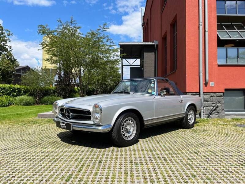 Zilver180 silbergrau Gebruikt 1966 Mercedes 230 Cabriolet | € 96.000 - Afbeelding 1/4