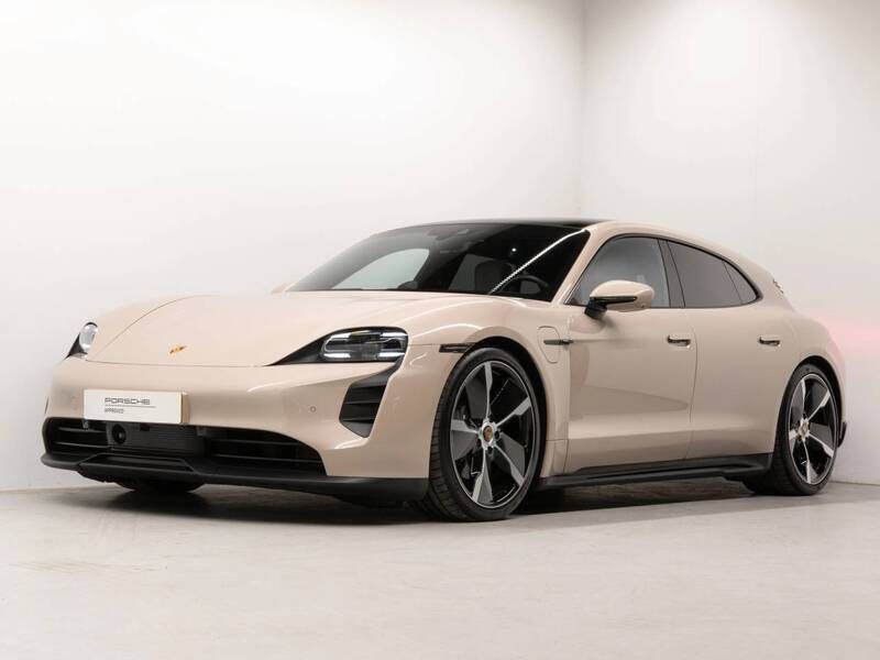 Koffiebeige metallic Gebruikt 2024 Porsche Taycan Sport Turismo Sedan | € 99.750 - Afbeelding 1/4
