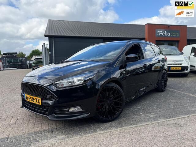 Zwart Gebruikt 2015 Ford Focus ST Stationwagen | € 14.950 (Super prijs) - Afbeelding 1/4
