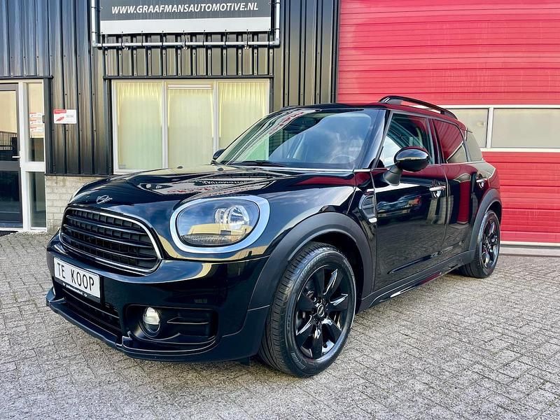 Zwart (metallic) Gebruikt 2018 Mini One Countryman Chili SUV | € 19.499 (Eerlijke prijs) - Afbeelding 1/4
