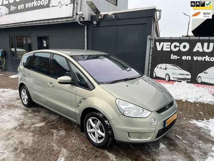Groen (metallic) Occasion 2010 Ford S-MAX Trend MPV | € 3.450 (Goede deal) - Afbeelding 1/4