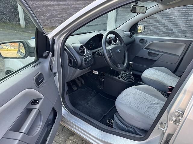 Occasion Ford Fiesta Ambiente 69 PK (50 kW) 2002 Grijs (metallic) Hatchback