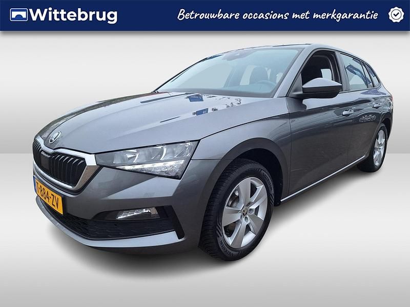 Grijs Occasion 2023 Skoda Scala Ambition Hatchback | € 17.950 (Eerlijke prijs) - Afbeelding 1/2