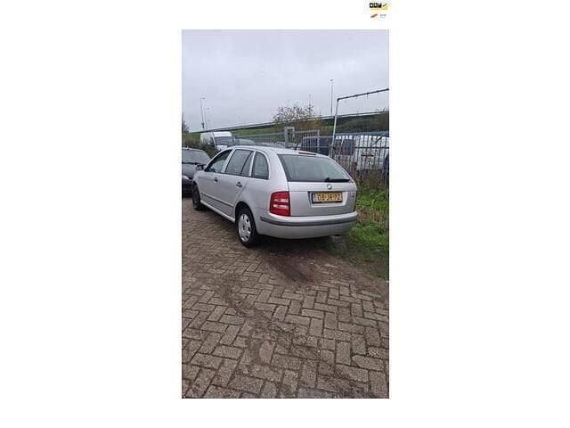 Grijs Gebruikt 2002 Skoda Fabia Comfort Stationwagen | € 1.100 (Goede deal) - Afbeelding 1/4