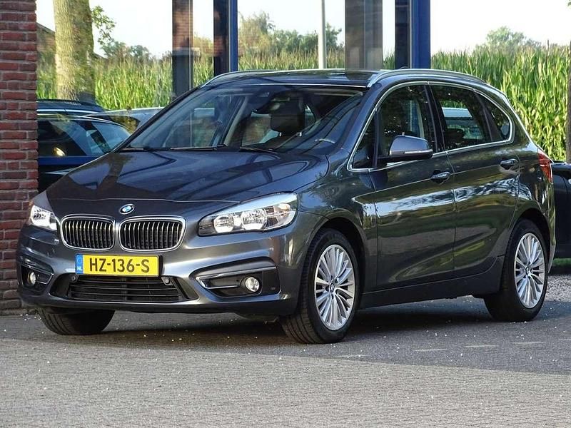 Grijs Gebruikt 2015 BMW 218 Active Tourer Luxury Line MPV | € 16.950 (Iets duurder) - Afbeelding 1/4