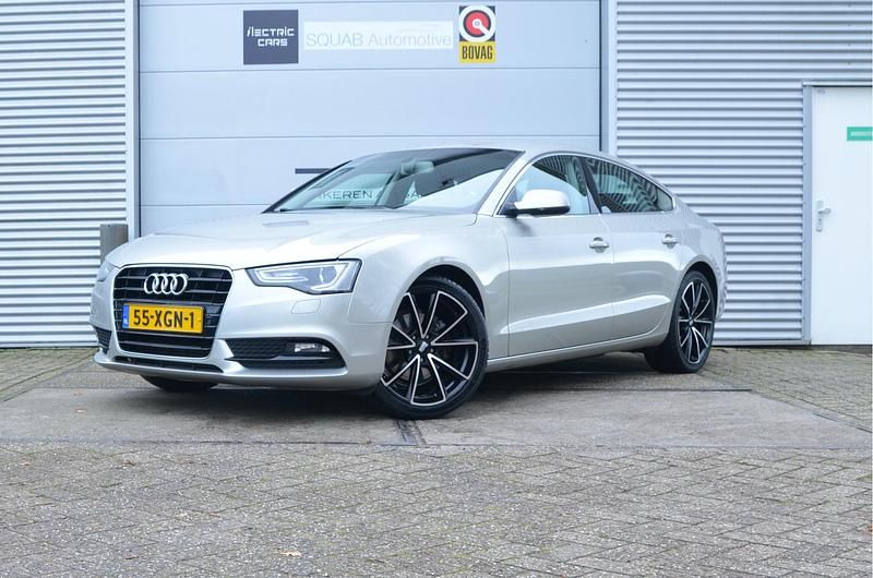 Grijs (metallic) Occasion 2012 Audi A5 Sportback Proline Hatchback | € 14.999 (Eerlijke prijs) - Afbeelding 1/4