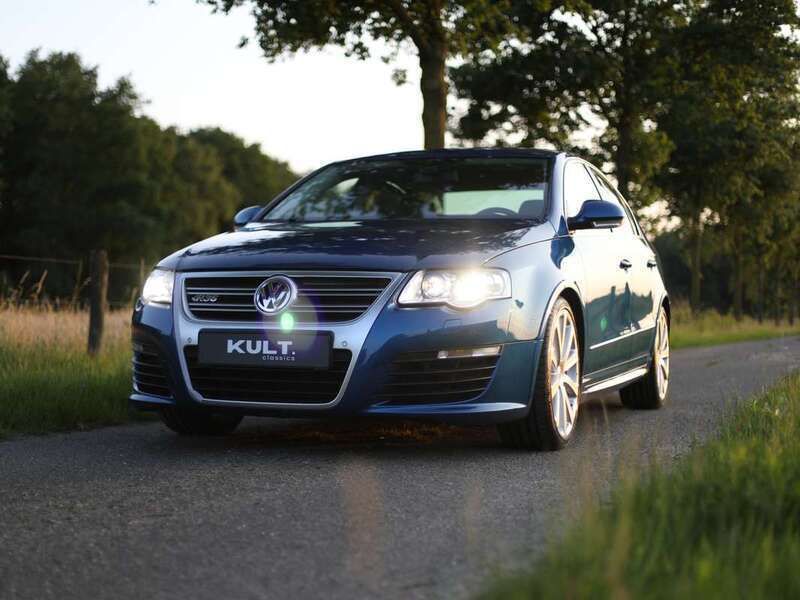Blauw Gebruikt 2009 VW Passat R Sedan | € 38.950 - Afbeelding 1/4