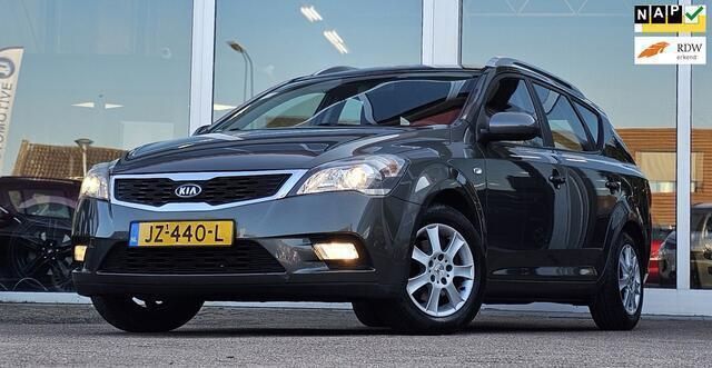 Grijs, metallic lak Gebruikt 2010 Kia Ceed 2 Stationwagen | € 3.444 (Goede deal) - Afbeelding 1/4
