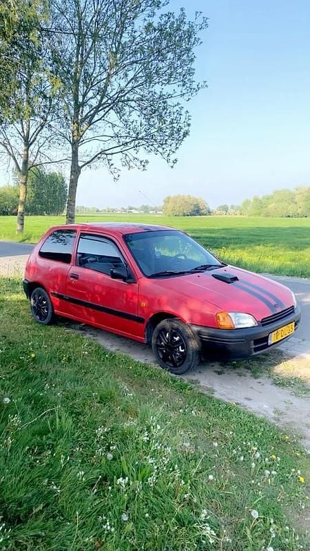 Occasion 1998 Toyota Starlet Hatchback | € 1.550 (Eerlijke prijs) - Afbeelding 1/4