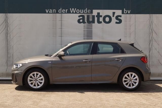 Grijs Gebruikt 2024 Audi A1 Sportback S-Line Hatchback | € 26.900 (Goede deal) - Afbeelding 1/4
