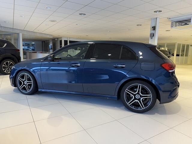Blauw Gebruikt 2019 Mercedes A180 Business Hatchback | € 21.900 (Eerlijke prijs) - Afbeelding 1/4