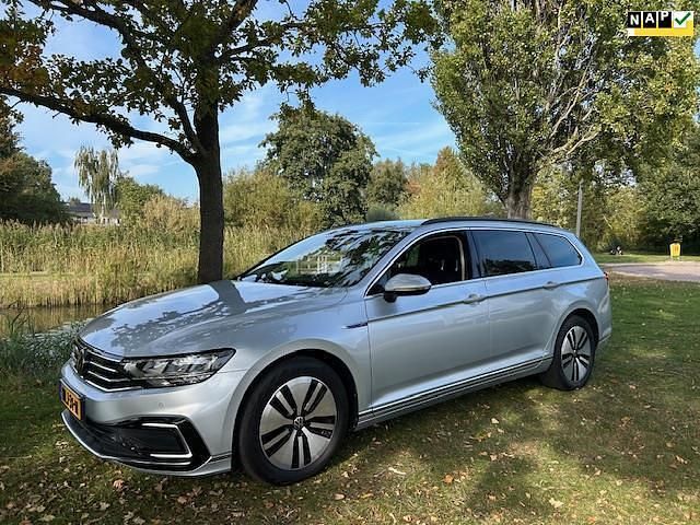 Grijs Occasion 2022 VW Passat Business Stationwagen | € 22.950 (Goede deal) - Afbeelding 1/4