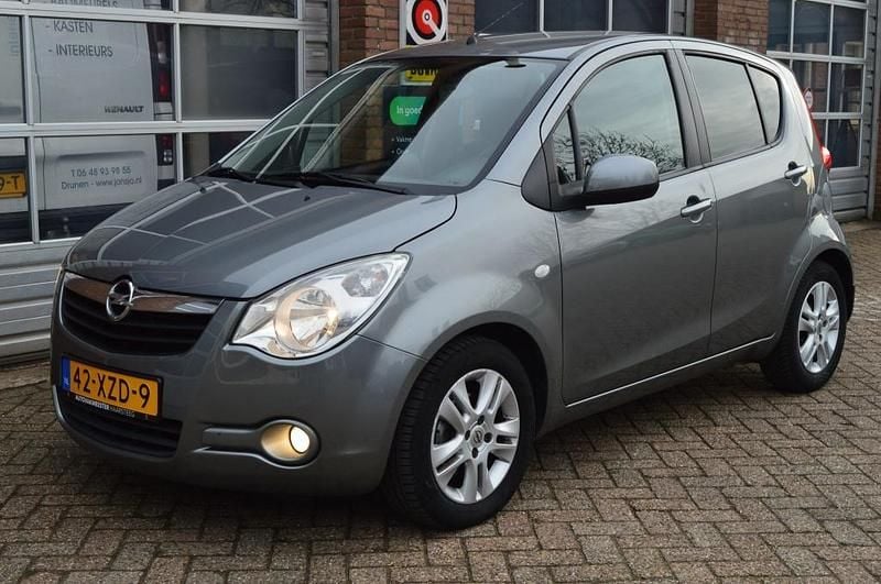 Grijs (metallic) Occasion 2012 Opel Agila Edition Hatchback | € 7.900 (Eerlijke prijs) - Afbeelding 1/4
