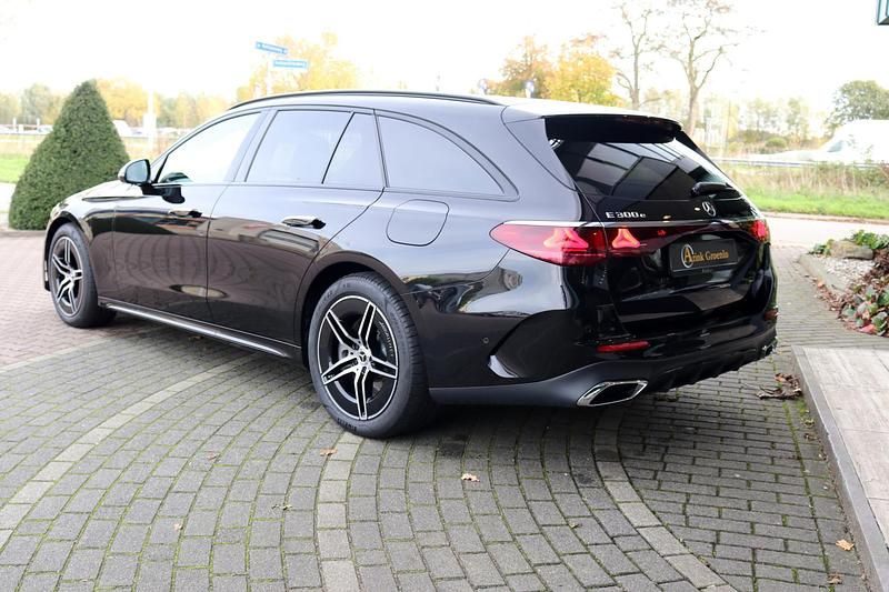 Occasion Mercedes E300 AMG line 2024 Zwart Stationwagen