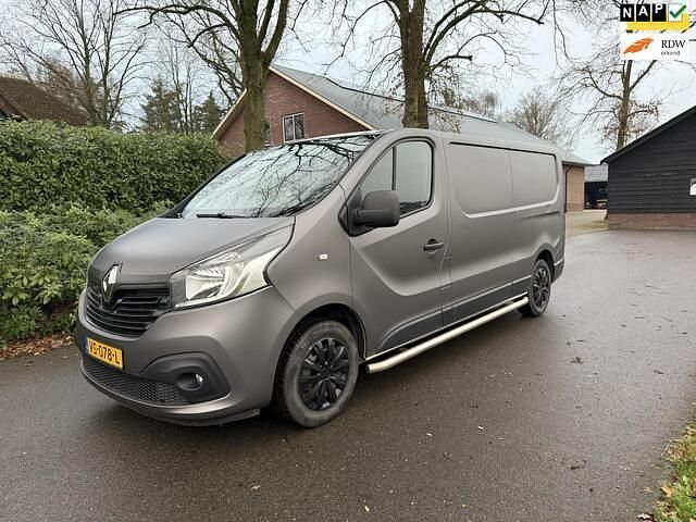 Zilver Gebruikt 2015 Renault Trafic MPV | € 7.450 (Iets duurder) - Afbeelding 1/4