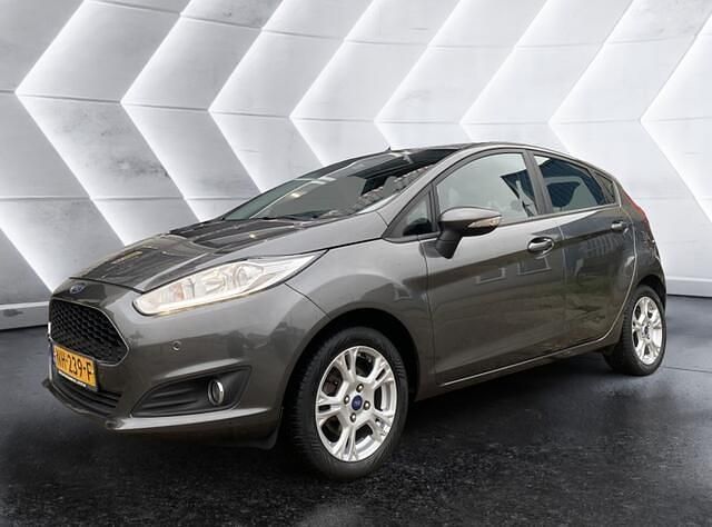 Grijs Gebruikt 2017 Ford Fiesta Style Hatchback | € 5.940 (Iets duurder) - Afbeelding 1/4