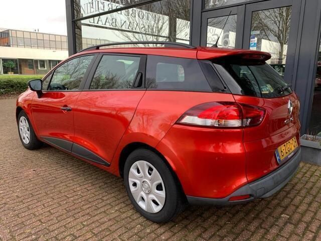 Occasion Renault Clio GrandTour Authentique 90 PK (66 kW) 2015 Rood, metallic lak Stationwagen