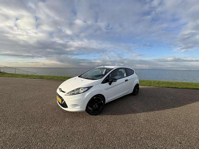 Wit Gebruikt 2009 Ford Fiesta Trend Hatchback | € 3.000 (Eerlijke prijs) - Afbeelding 1/4