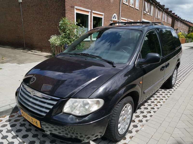 Zwart Gebruikt 2008 Chrysler Voyager MPV | € 4.250 (Super prijs) - Afbeelding 1/4