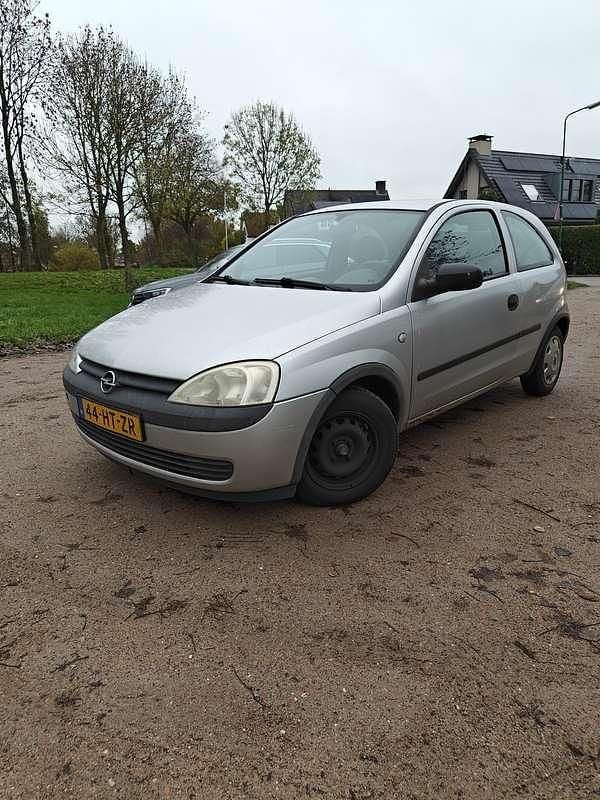 Zilver Gebruikt 2002 Opel Corsa Hatchback | € 1.000 (Goede deal) - Afbeelding 1/4