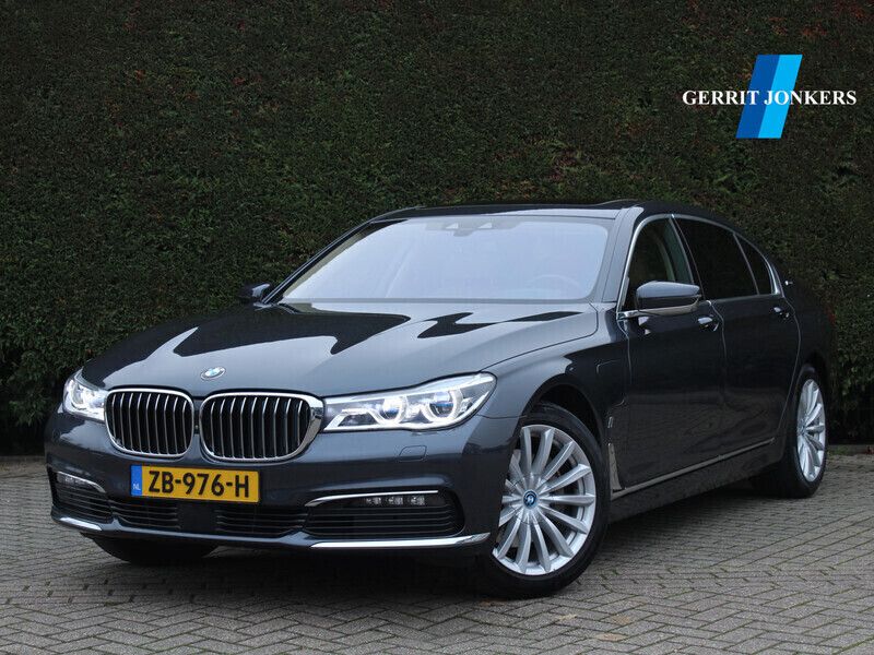 Grijs Gebruikt 2019 BMW 740 Executive Sedan | € 36.900 (Goede deal) - Afbeelding 1/4