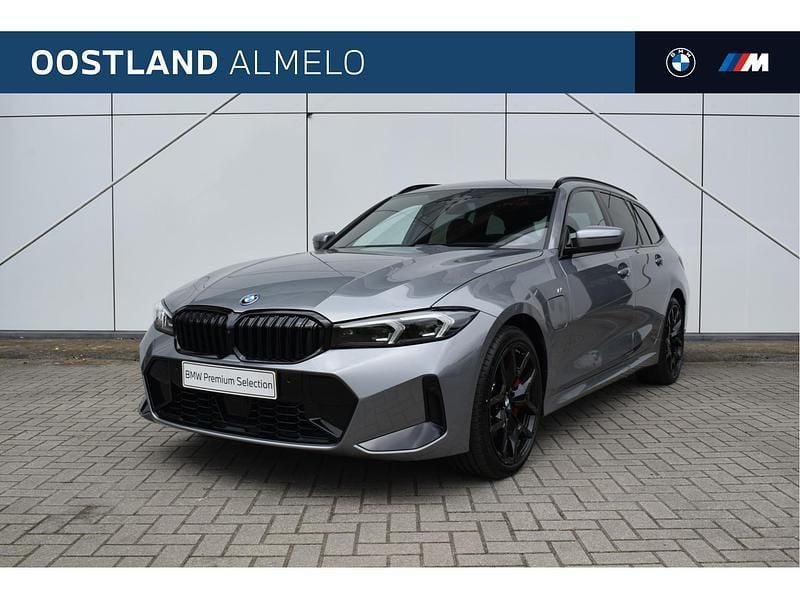 Grijs Gebruikt 2025 BMW 330e Executive Stationwagen | € 74.858 - Afbeelding 1/4