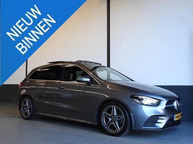 Grijs Gebruikt 2020 Mercedes B180 AMG MPV | € 27.945 (Eerlijke prijs) - Afbeelding 1/4