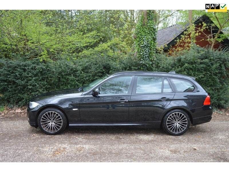 Zwart Gebruikt 2010 BMW 318 Executive Stationwagen | € 7.495 (Iets duurder) - Afbeelding 1/4