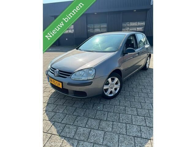 Grijs Gebruikt 2004 VW Golf IV Trendline Hatchback | € 1.100 (Eerlijke prijs) - Afbeelding 1/4
