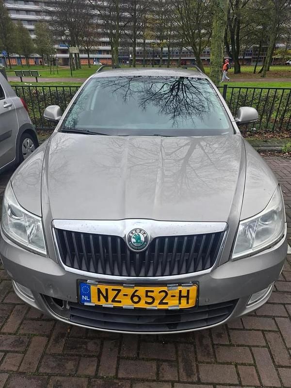 Gebruikt 2012 Skoda Octavia Stationwagen | € 2.500 (Goede deal) - Afbeelding 1/4