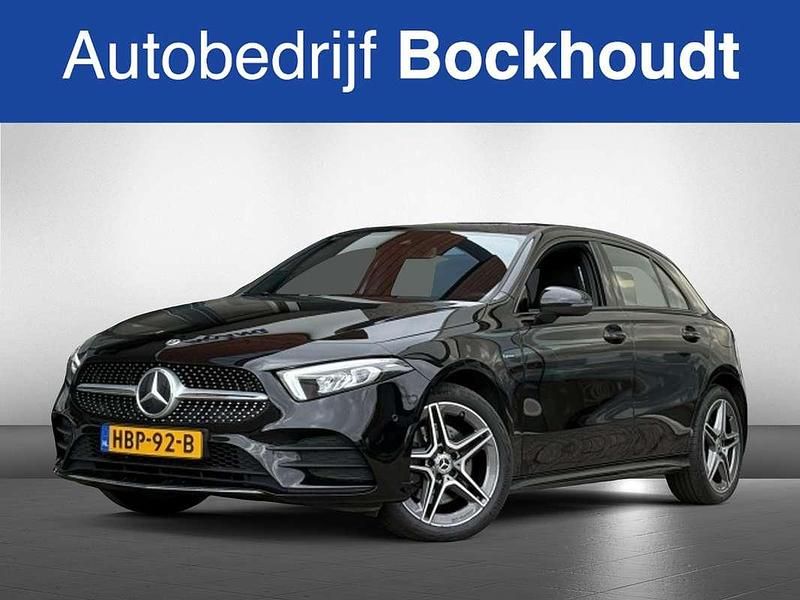 Zwart Gebruikt 2021 Mercedes A250 AMG Hatchback | € 26.900 (Super prijs) - Afbeelding 1/4