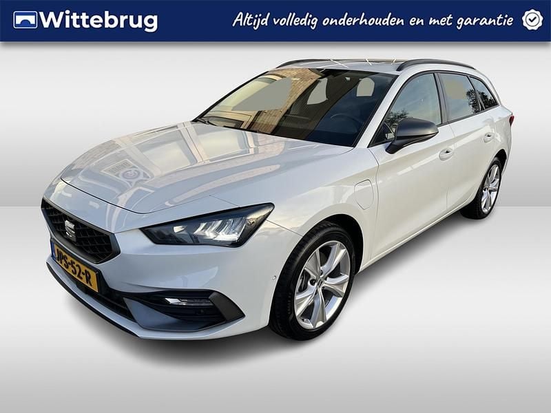 Wit Gebruikt 2023 Seat Leon Business Stationwagen | € 26.450 (Eerlijke prijs) - Afbeelding 1/2