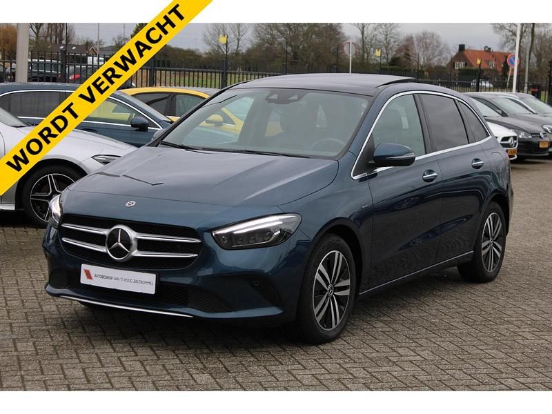 Blauw Occasion 2021 Mercedes B250 Premium Plus MPV | € 27.900 (Eerlijke prijs) - Afbeelding 1/4