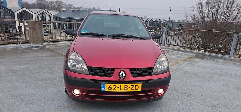 Occasion Renault Clio II Expression 75 PK (55 kW) 2002 Rood Hatchback