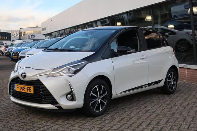 Occasion Toyota Yaris 112 PK (82 kW) 2019 Wit Hatchback